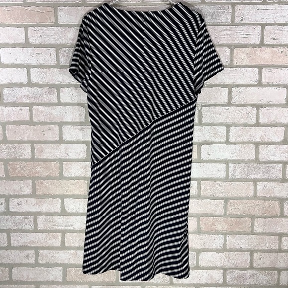 Chico’s NWT Spliced-Stripe A-Line Dress in Navy and White Size 1=S - Picture 5 of 10